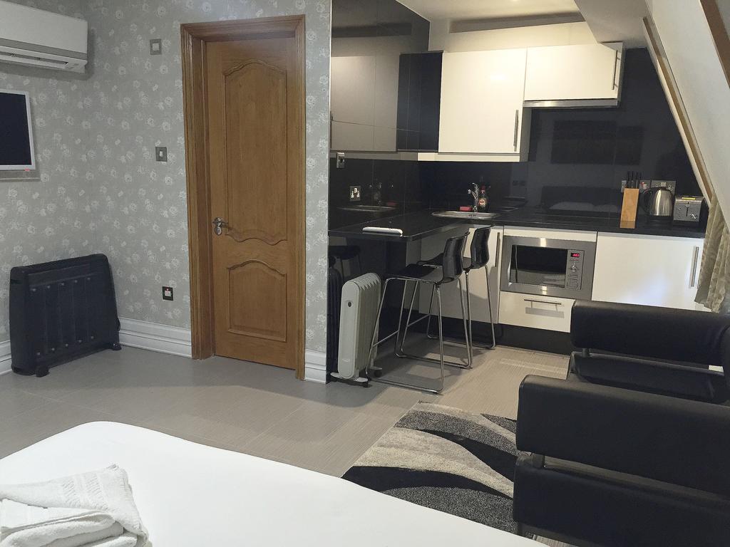 Studio (2 Adults)